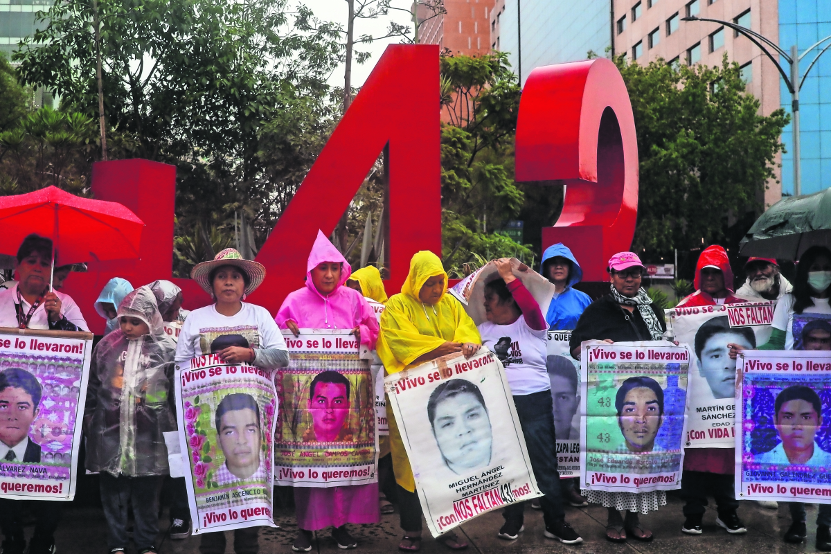 Padres de los 43 piden diálogo con el Presidente