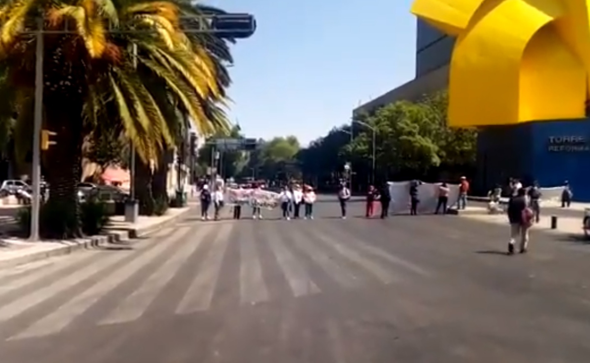 ¡Tómalo en cuenta! Manifestantes bloquean Paseo de la Reforma, desde Eje 1, hasta Glorieta de Colón 