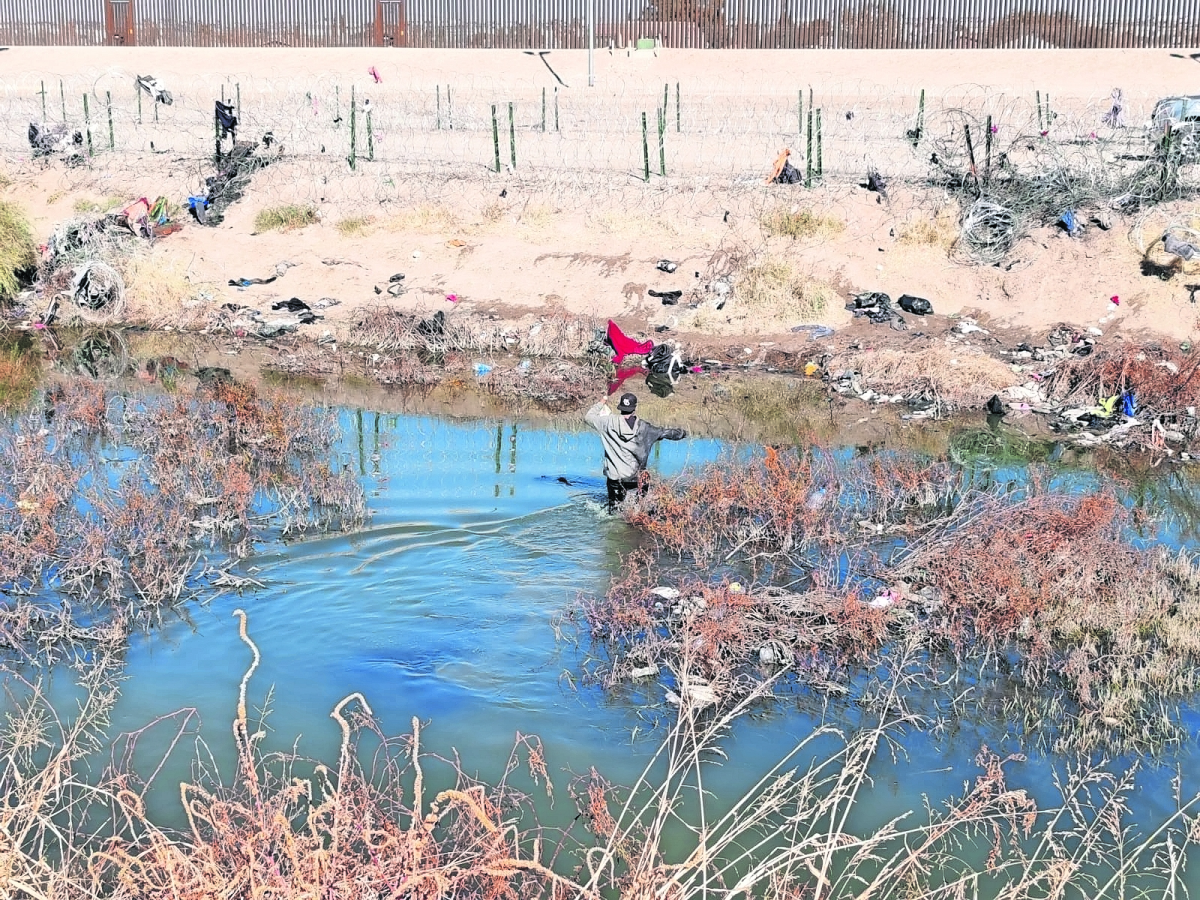 Migrantes inician el año en la frontera, con  incertidumbre