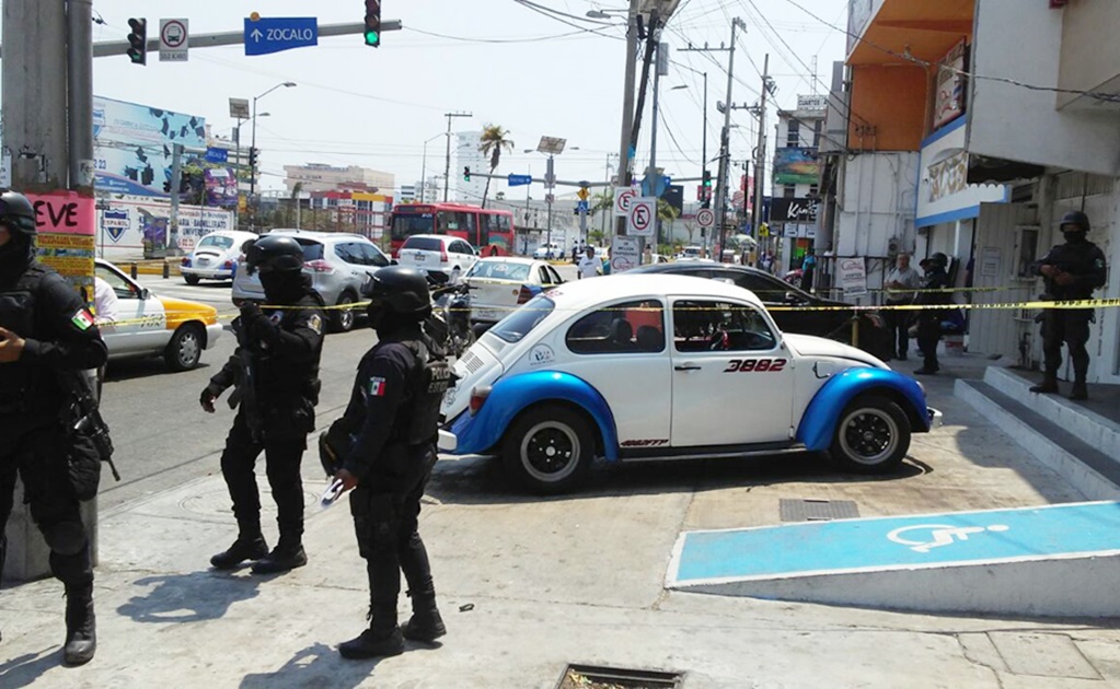 Robo de taxi desata balacera en la Costera Miguel Alemán en Acapulco