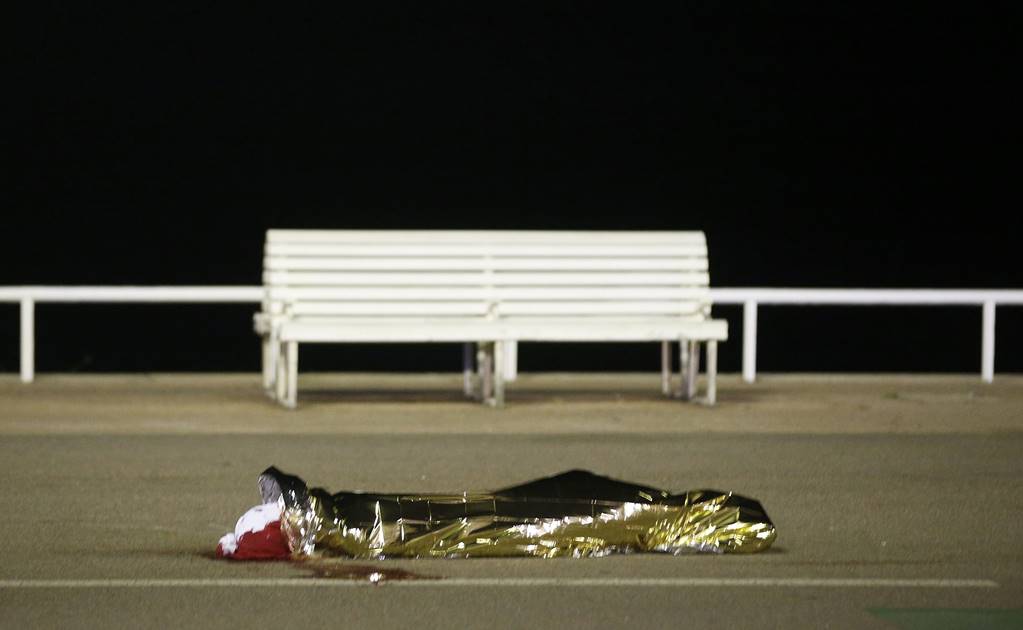 Ataque en Niza deja 60 muertos, reporta fiscalía