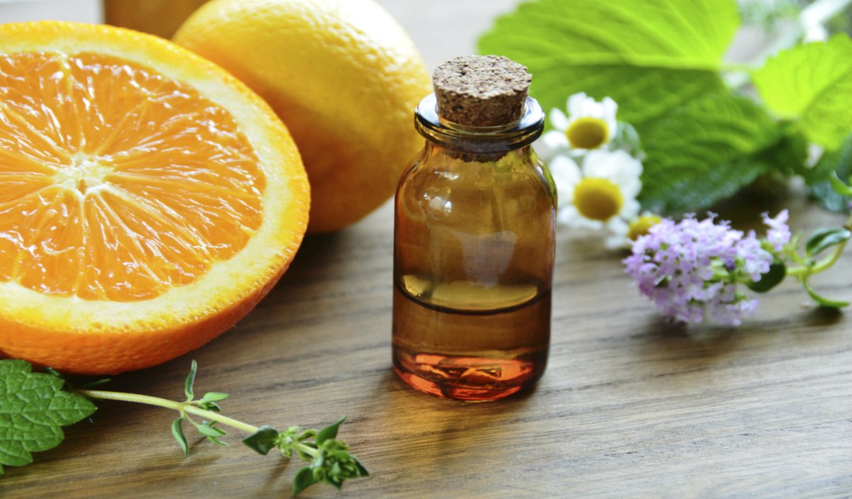 Cómo calmar la piel irritada con aceite de naranja