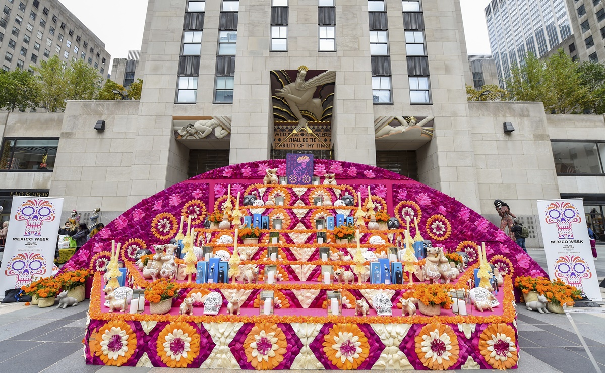 Rockefeller Center de NY exhibe ofrenda de Día de Muertos 