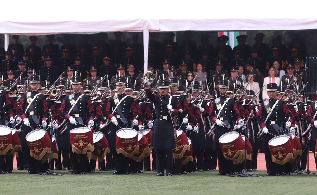 Exsecretarios de Defensa de Peña y Calderón asisten a 200 años del Heroico Colegio Militar  