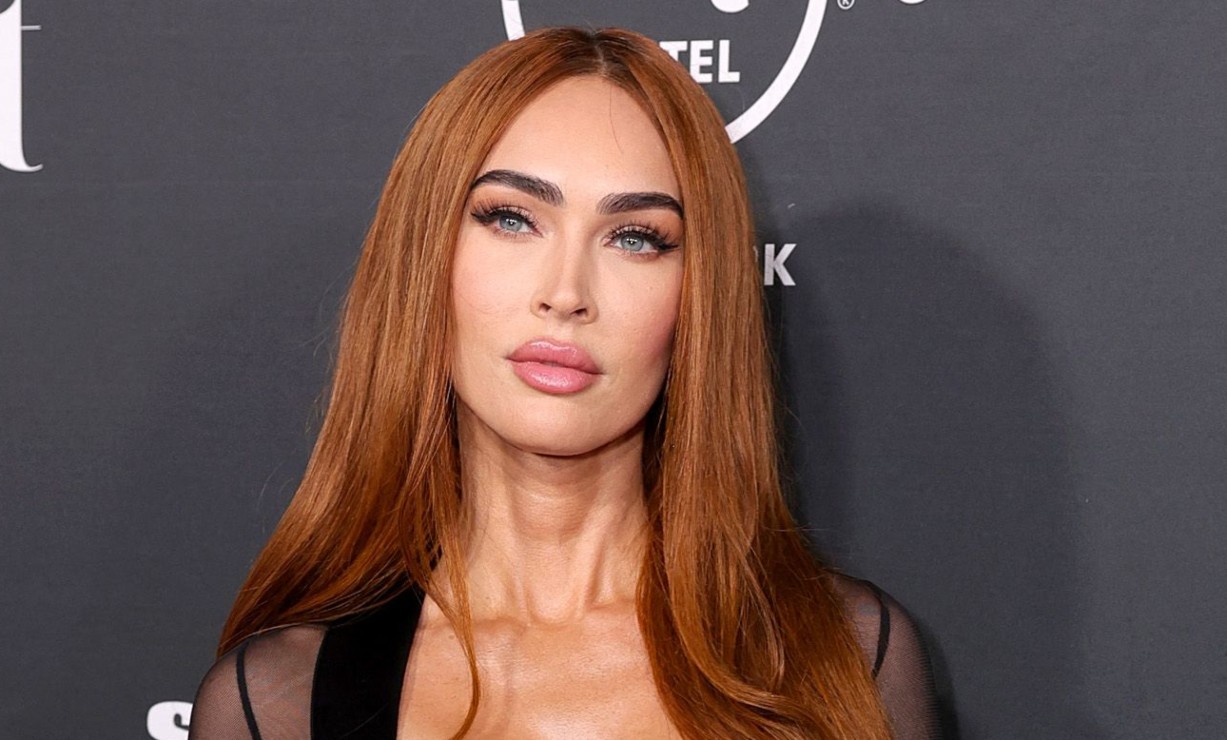 Megan Fox y su vestido transparente que deja poco a la imaginación