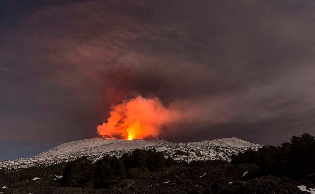 Explosión del volcán Etna deja al menos 10 heridos