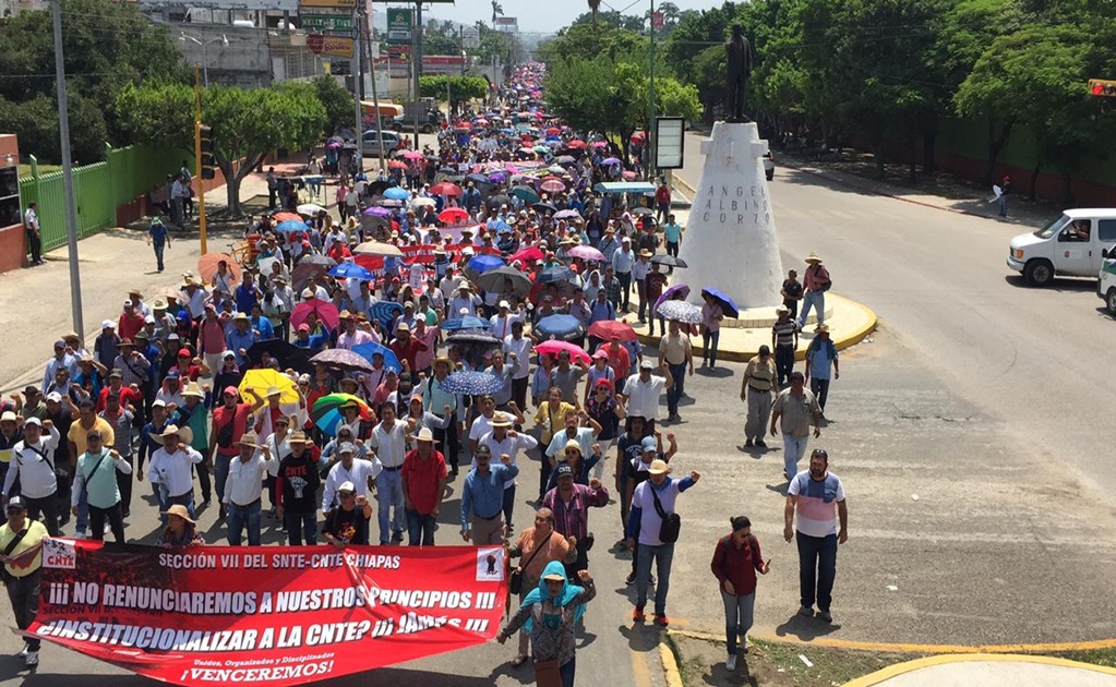 Marchan maestros de la CNTE en Chiapas contra la reforma educativa y megaproyectos