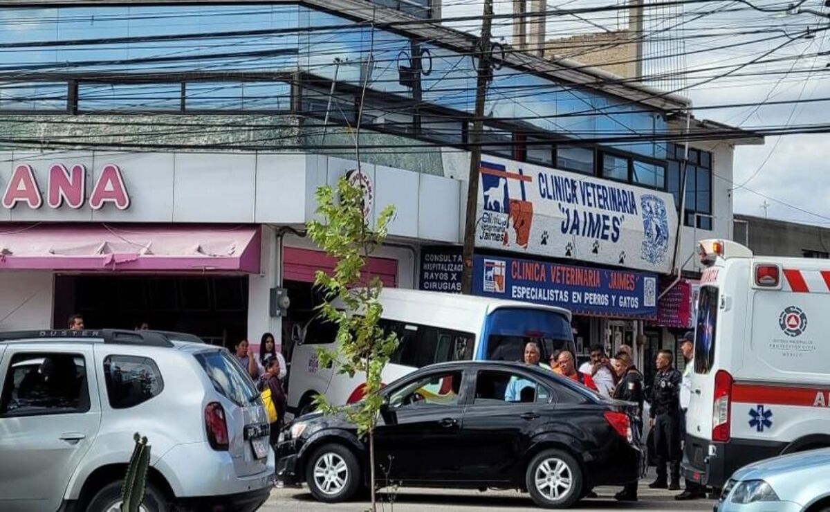 Accidente en Cuautitlán: Vehículo cae de puente y pasajeros sobreviven