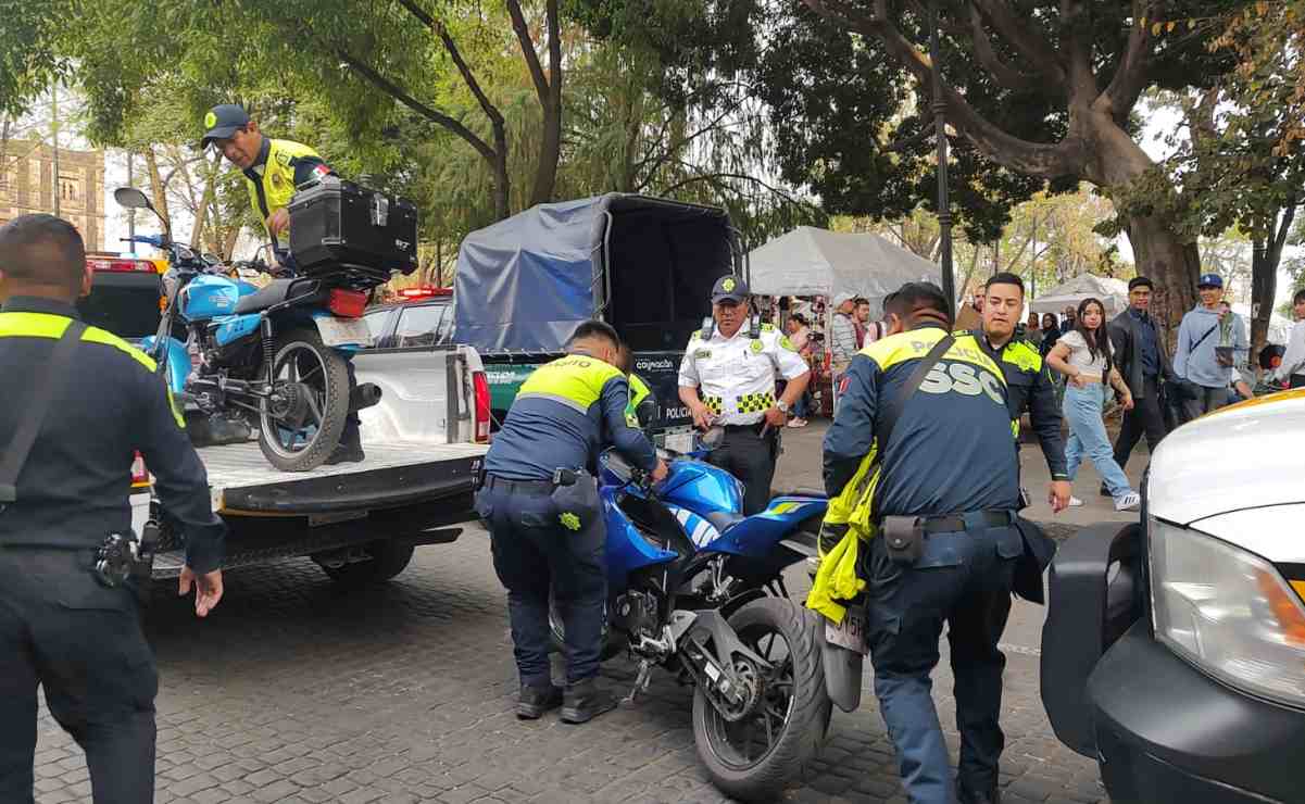 Implementan primer operativo vial en Centro de Coyoacán; llevan al corralón 18 motocicletas
