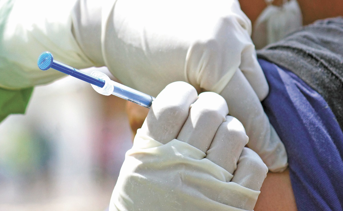 Vacuna de Oxford y AstraZeneca tiene efectividad del 70.4%, arrojan resultados preliminares 