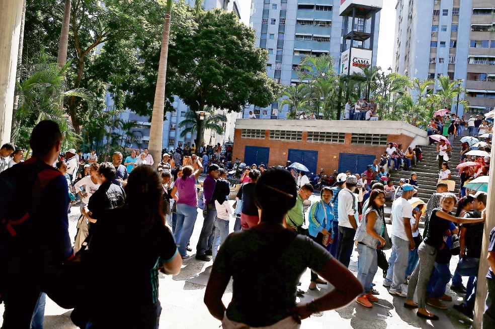 Chavismo estrecha cerco a oposición venezolana