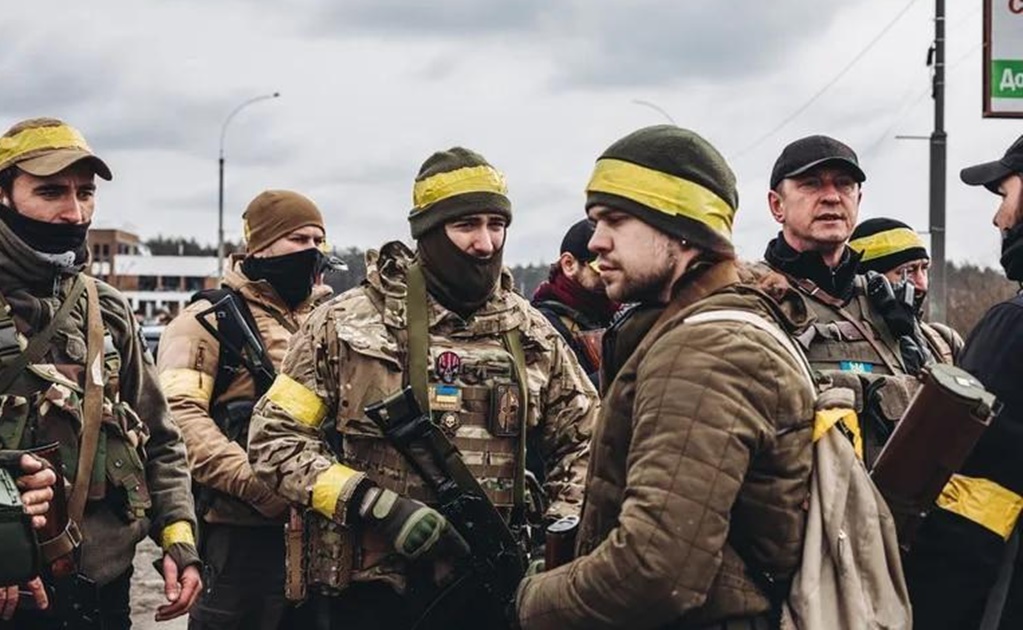 Estrellas de rock, conductores de TV y escritores se suman a defensa de Ucrania de las tropas rusas 