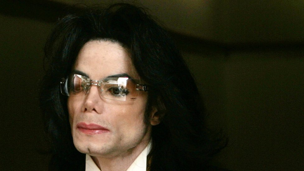 Michael Jackson regaló joyas a niños por sexo, según documental