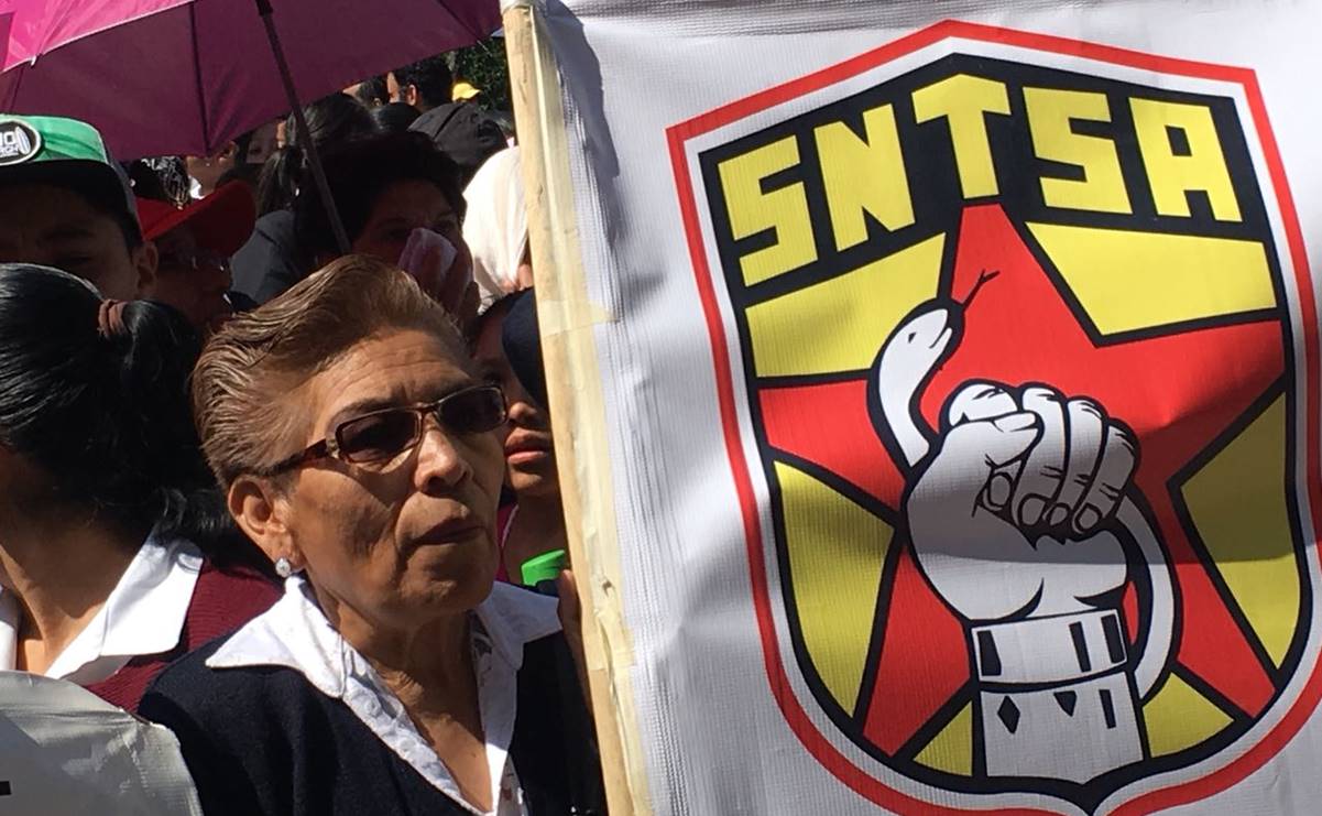 Trabajadores de la Salud en Guerrero marchan por el pago de su fondo de ahorro