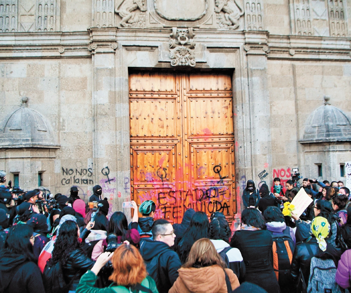 Dañan Puerta Mariana y muros de Palacio Nacional