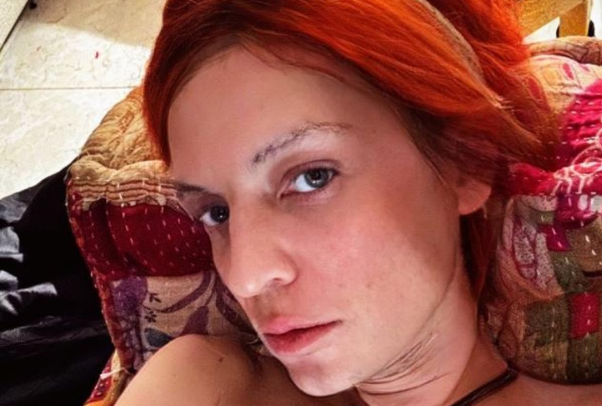 Hijo de Camilo Sesto y sus horas más críticas, medio desnudo y con peluca roja