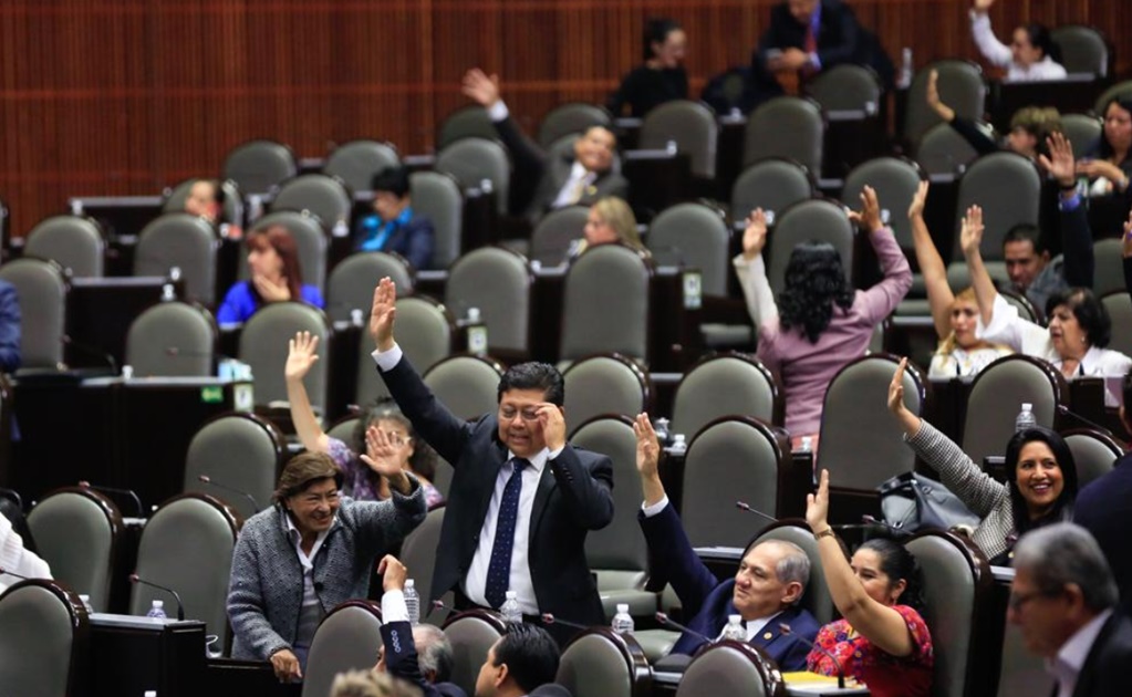 Diputados aprueban en lo general reformas para que nadie gane más que AMLO 