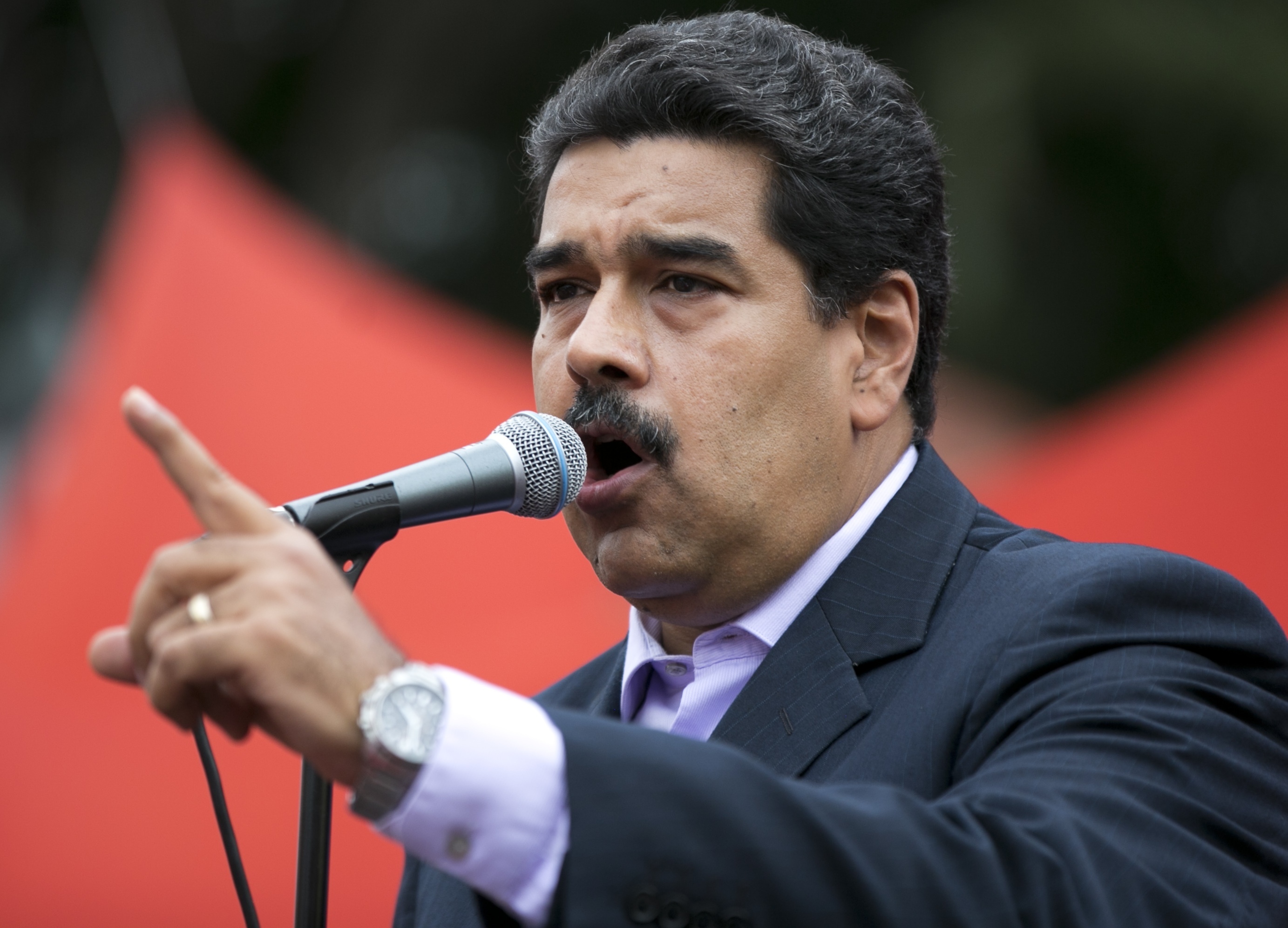 Maduro acusa de traición a líder opositor del Congreso