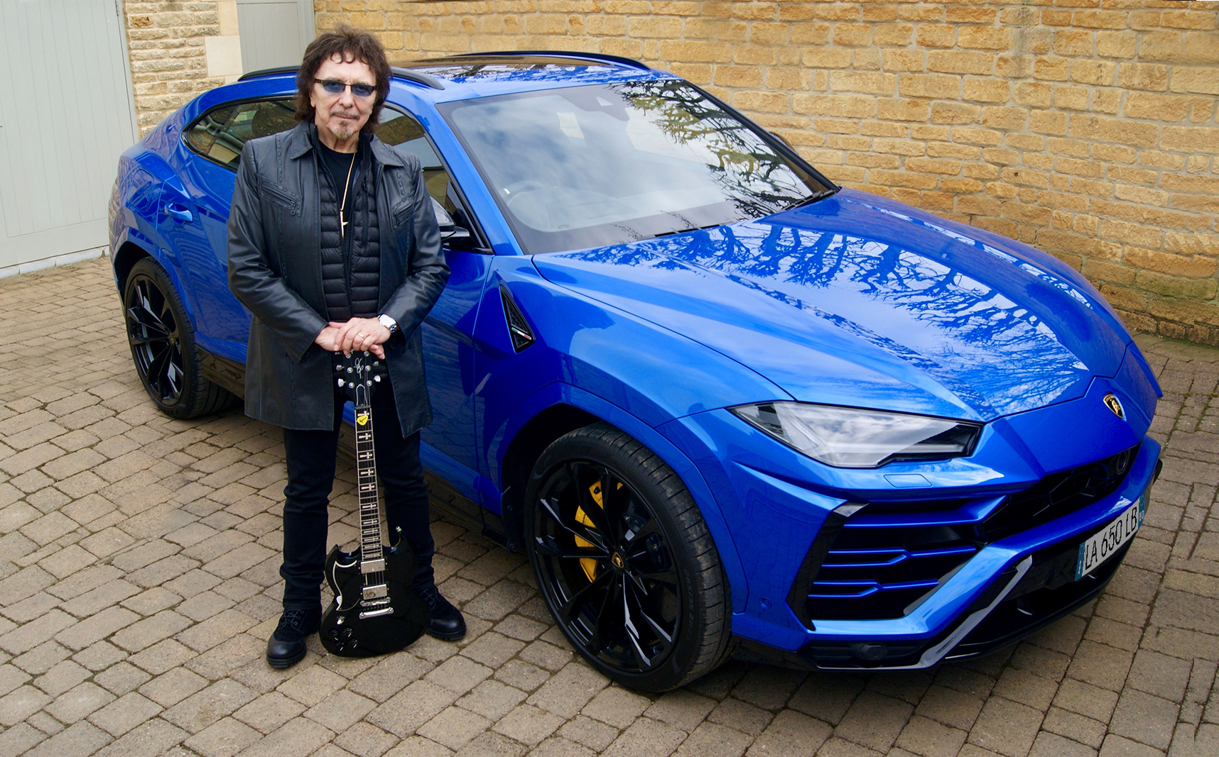 Guitarrista de Black Sabbath presume su nueva Lamborghini Urus