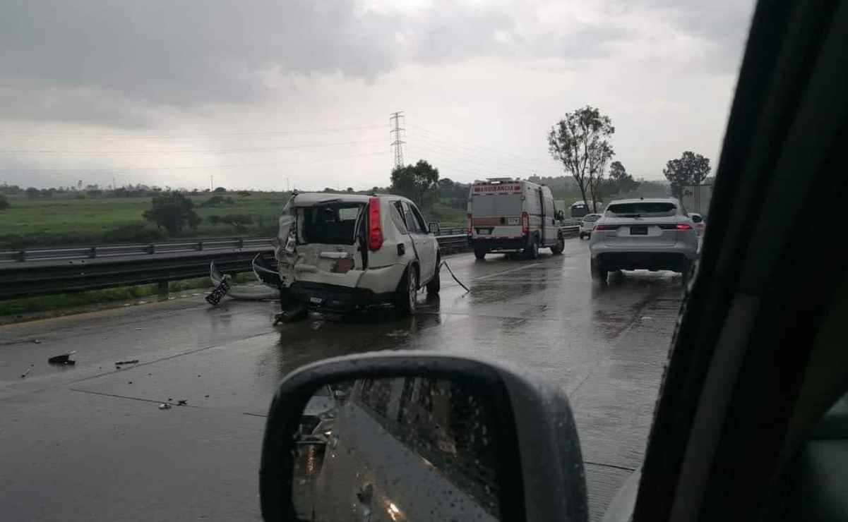 Choque múltiple en carretera México-Querétaro deja personas heridas y tránsito lento; la fila ya abarca al menos 3 kilómetros