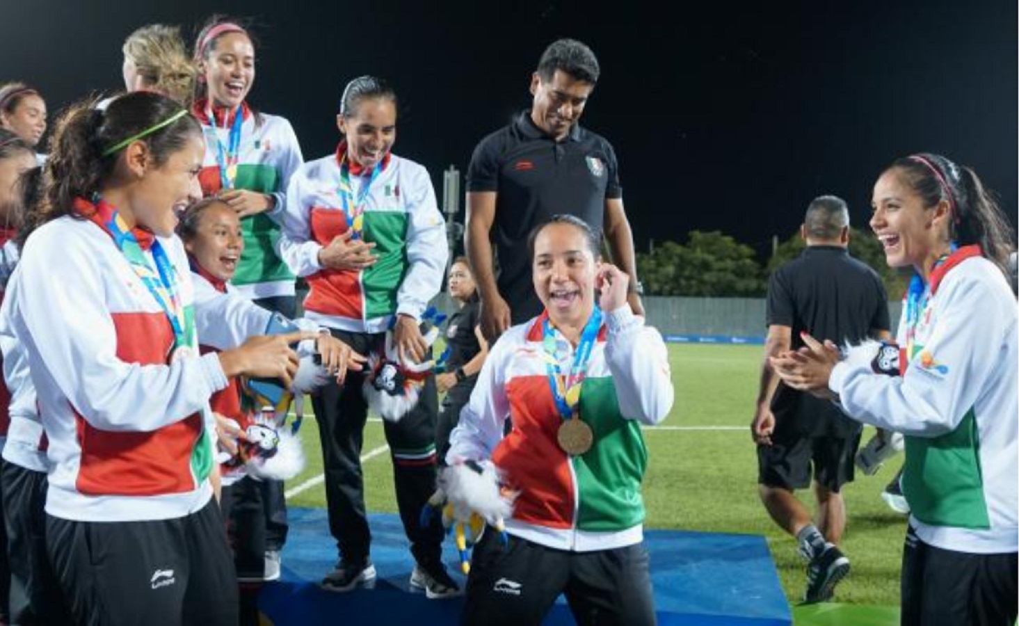 Tri Femenil regresa a México con la medalla de oro