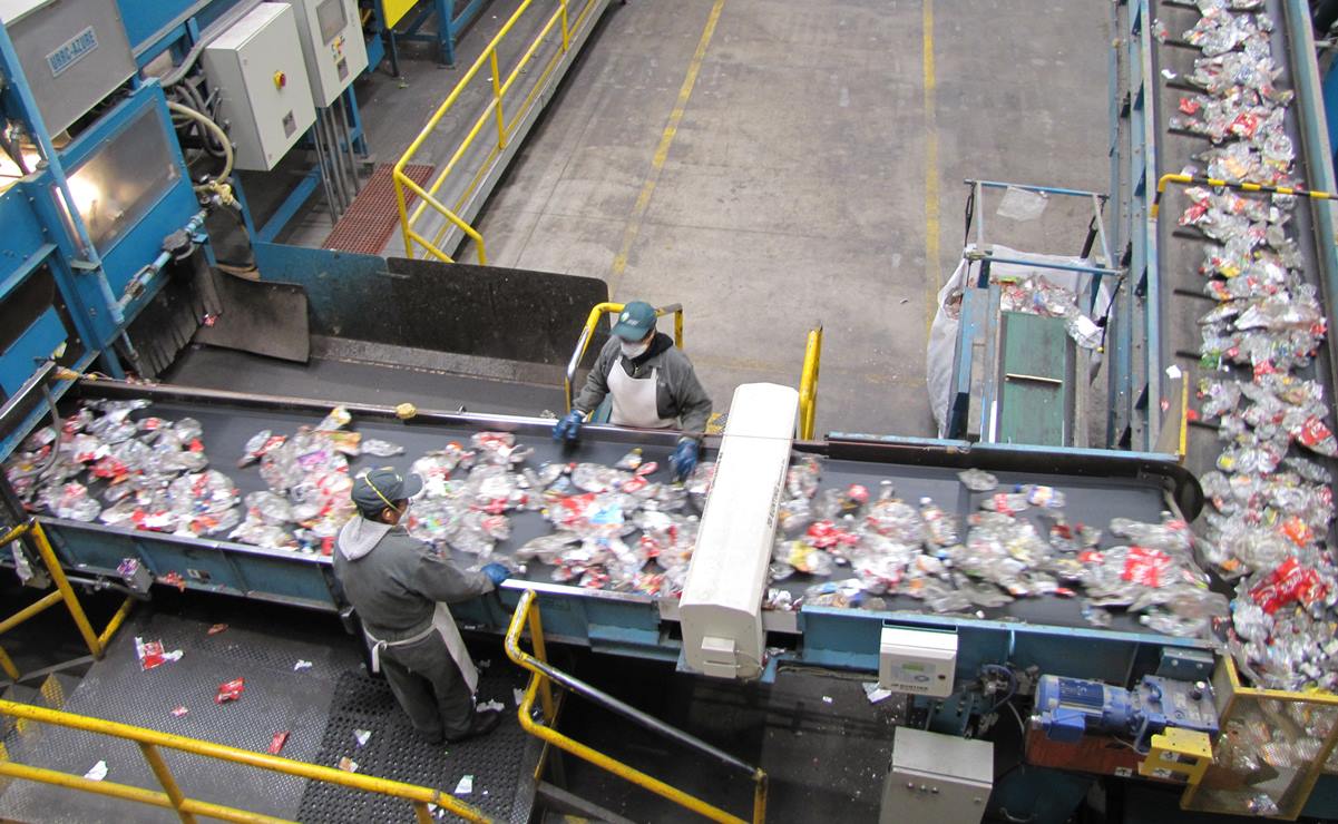 CDMX saca provecho a miles de toneladas de basura con moderna planta de reciclaje