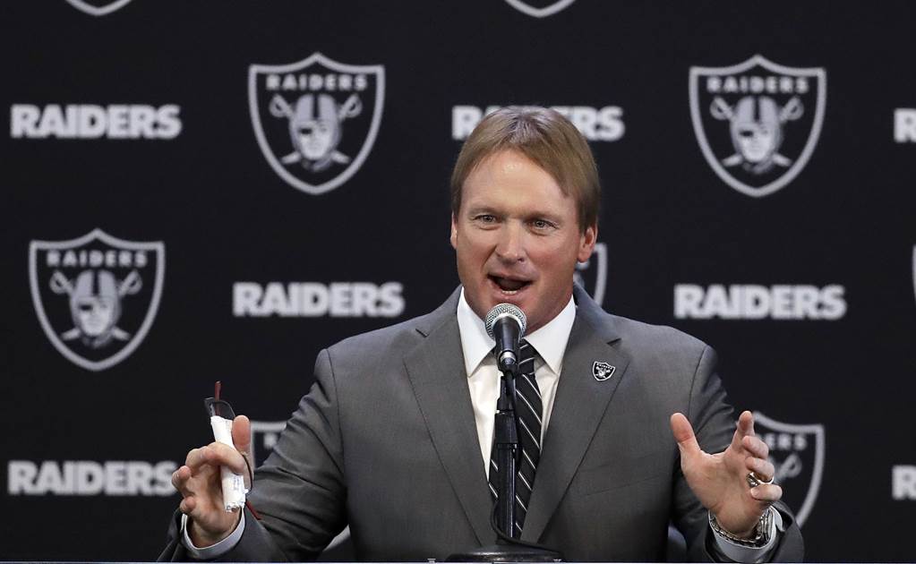 Jon Gruden llega a Raiders por 10 temporadas y 100 millones de dólares