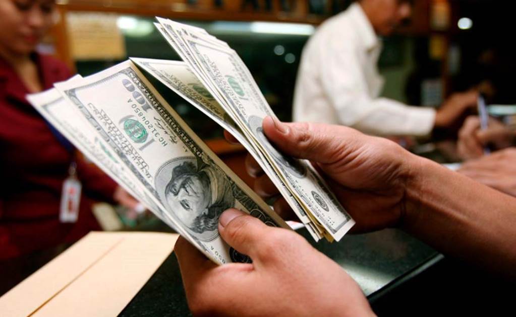 Precio del dólar: Moneda abre la semana en 16.61 pesos a al mayoreo