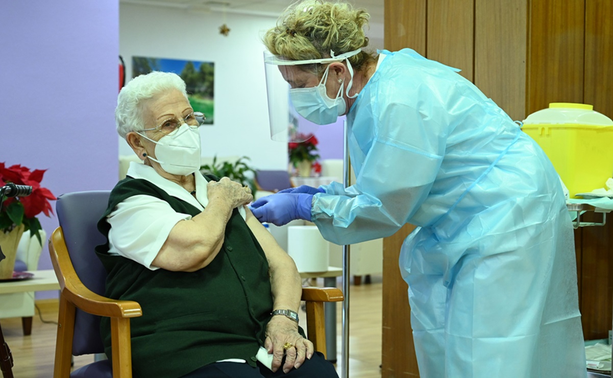 Araceli, de 96 años, la primer persona en ser vacunada contra el Covid-19 en España 