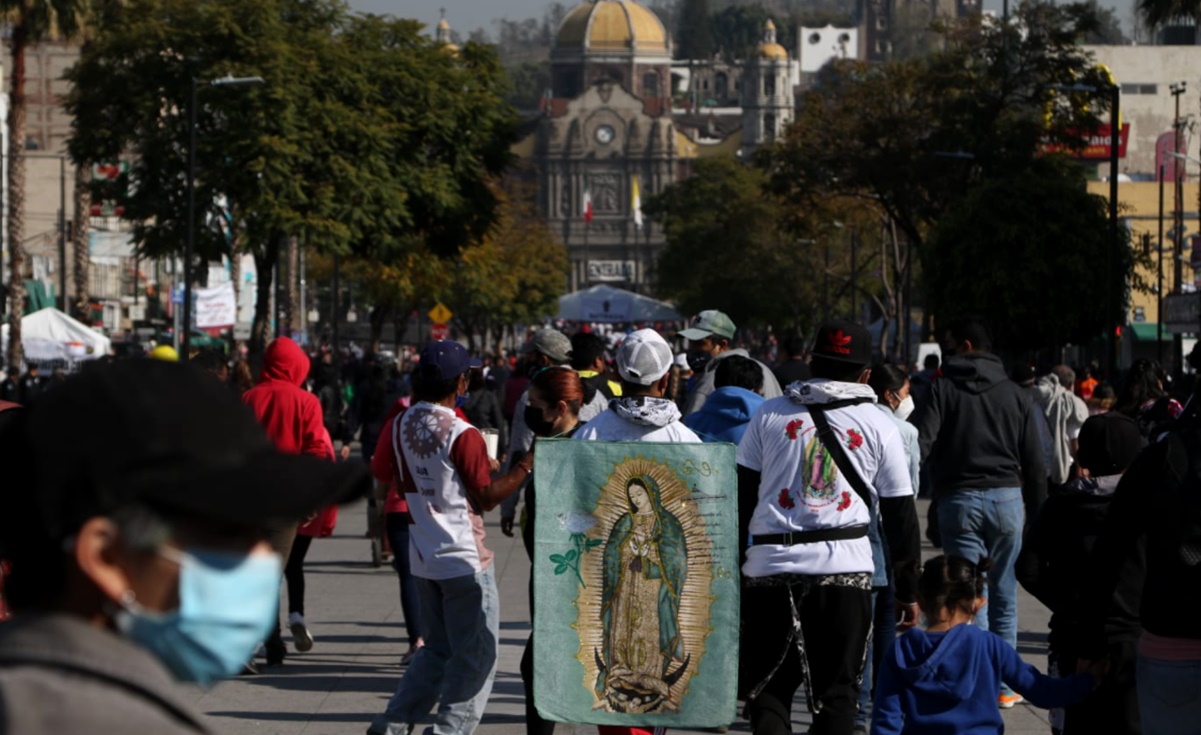 Acuden miles de personas a la Basílica de Guadalupe a celebrar a la virgen del Tepeyac