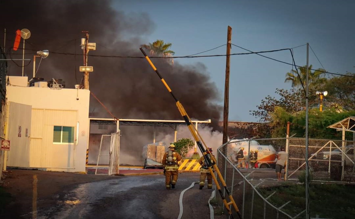Gobernador de Sinaloa ordena clausura de planta de gas tras incendio y evacuación de 120 personas en Culiacán