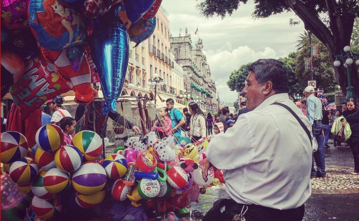Globeros en Puebla, la historia de un oficio que agoniza