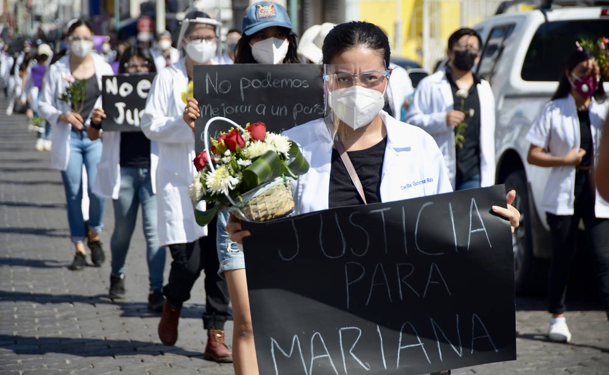 Médicos y alumnos de la Universidad de Chiapas protestan por feminicidio de Mariana