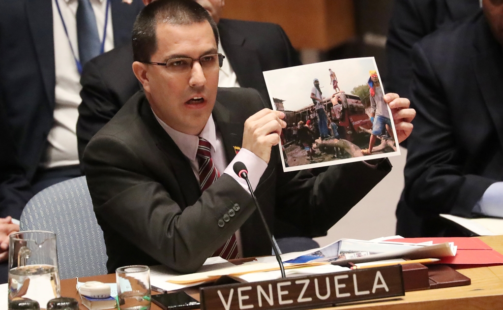 Pagan hasta 20 mil dólares a soldados venezolanos desertores: canciller de Venezuela