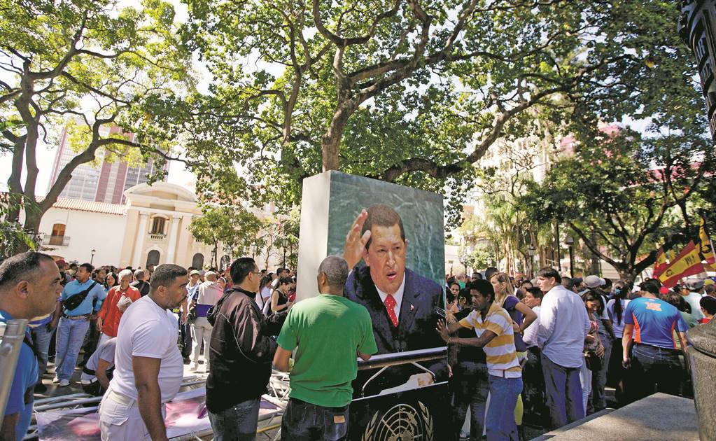 Defiende Ramos Allup retiro de retrato de Chávez
