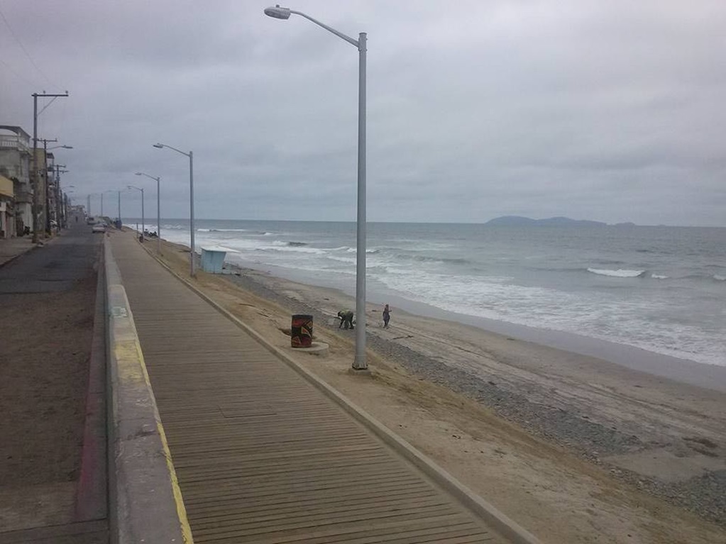 Por contaminantes, cierran playas en Tijuana