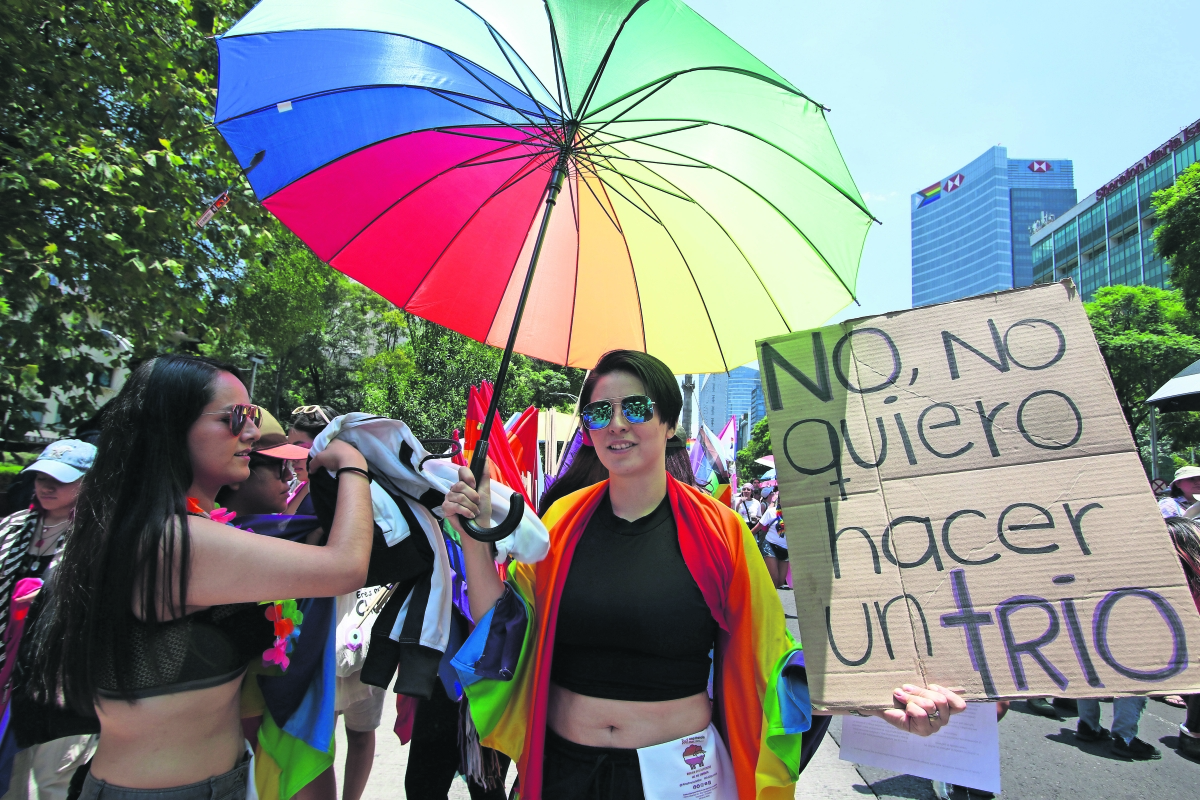 Mujeres marchan contra la lesbofobia