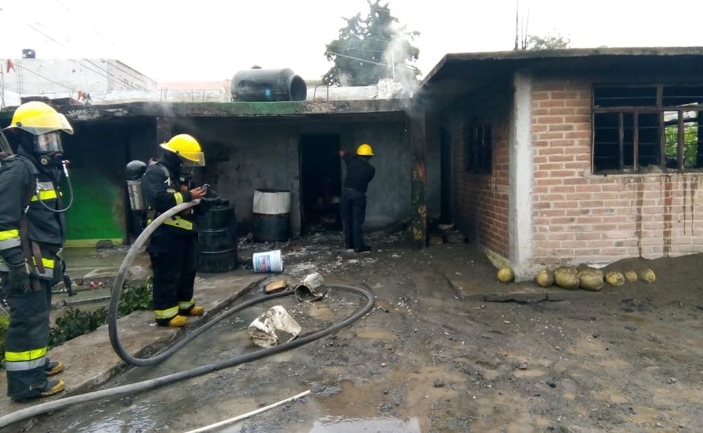 Incendio en casa que guardaba combustible en Hidalgo deja un muerto