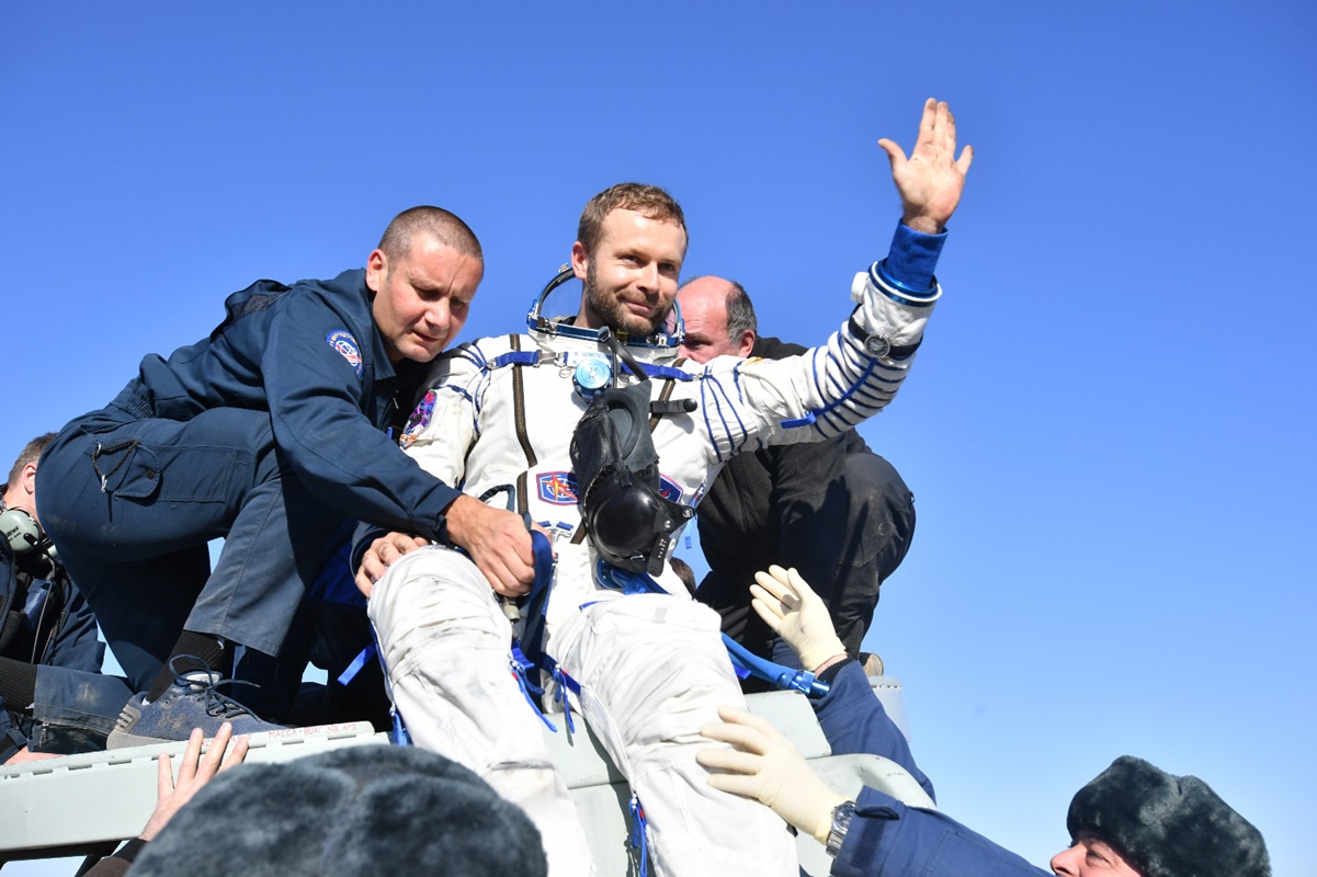 Directo de la EEI, astronautas rusos aterrizan en la estepa de Kazajistán