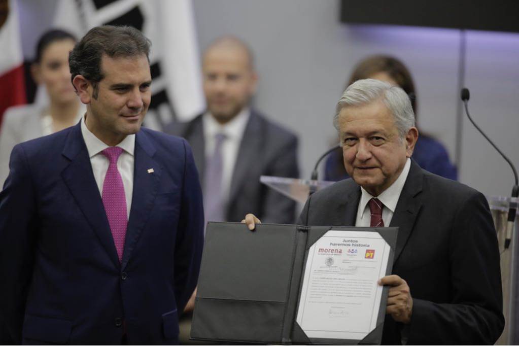 AMLO se registra como candidato presidencial