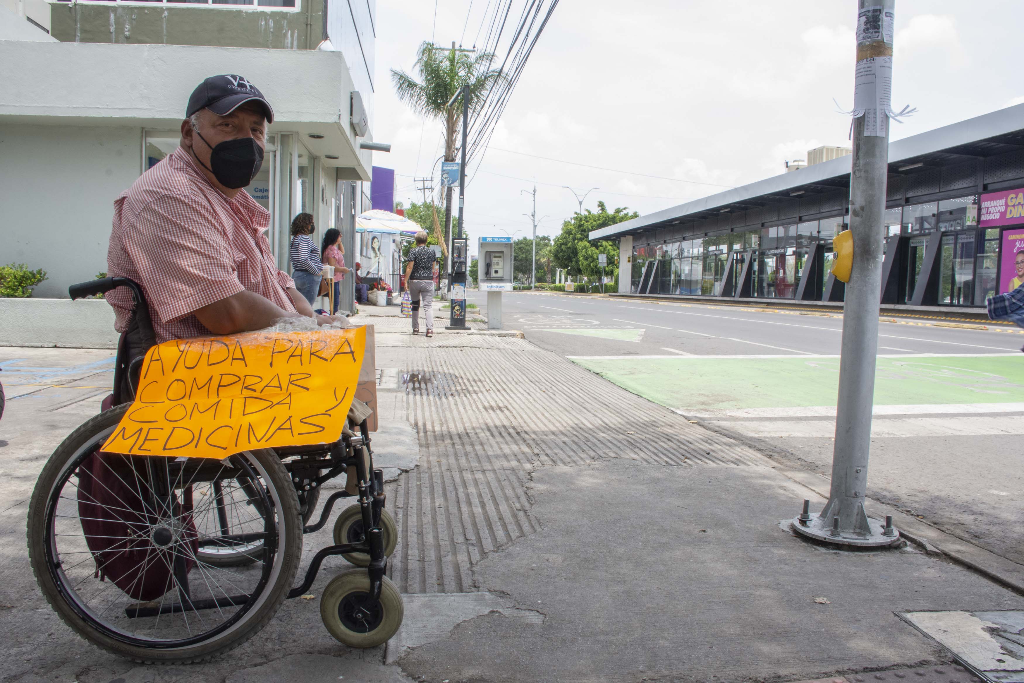 Miguel, a la espera de empatía para comprar unas prótesis