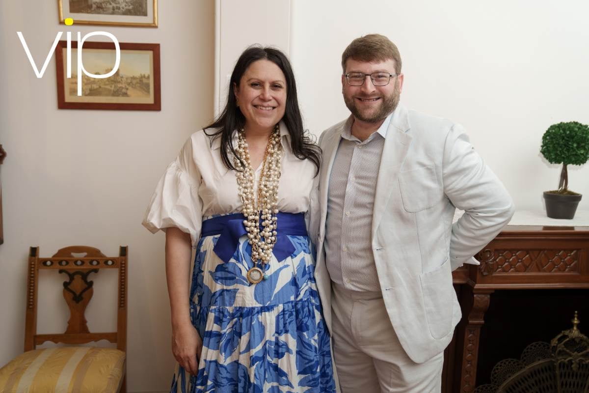 Alexandra y Daniel Taylor celebran sus días en México con cenas entre amigos