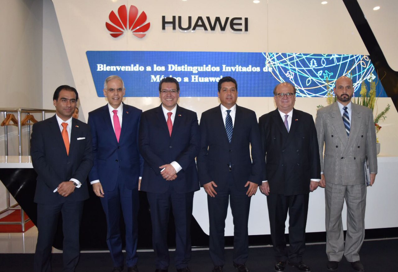 Visitan gobernadores instalaciones de Huawei en China