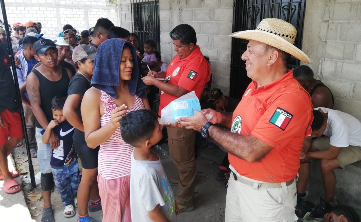Llega Viacrucis del Migrante a Santo Domingo Zanatepec, Oaxaca; les brindan ayuda  humanitaria
