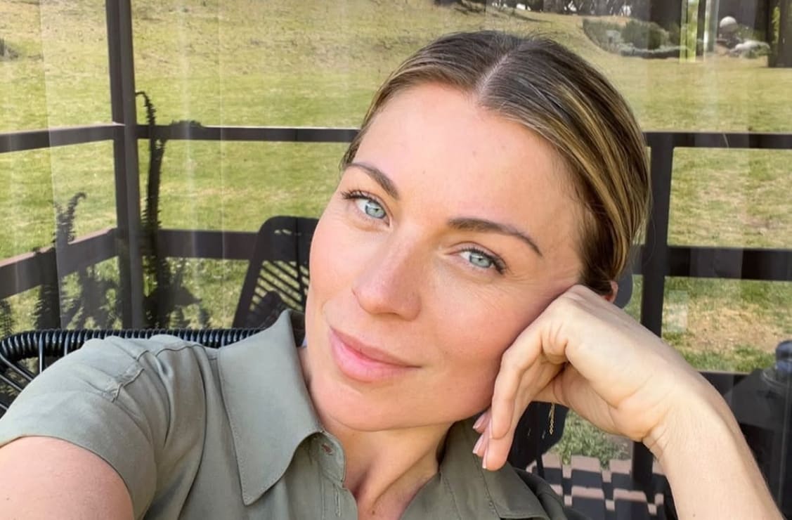 Desde la playa, Ludwika Paleta posa por primera vez con sus tres hijos