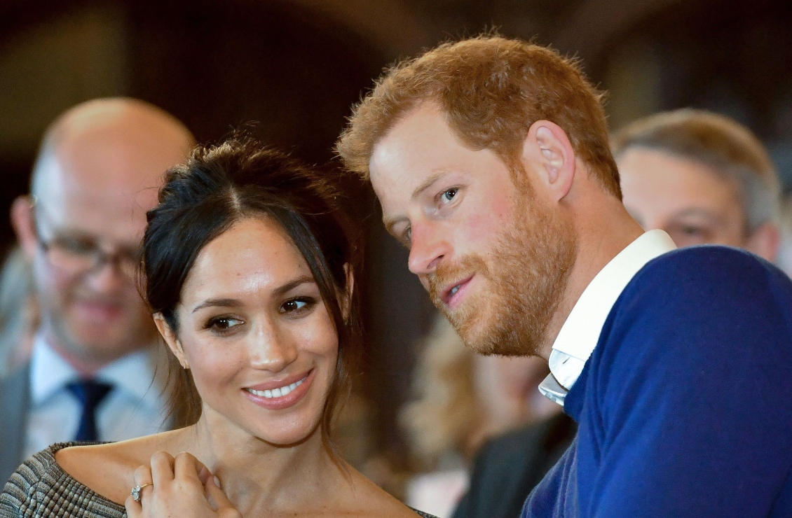 El príncipe Harry está 'aferrado' a Meghan Markle, según experto real