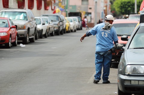 Sancionan comercio informal en la capital