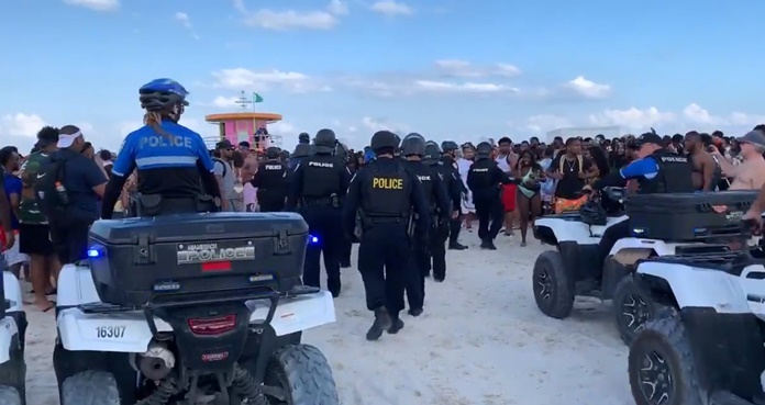 Policía de Miami Beach patrulla playas y confisca alcohol a springbreakers