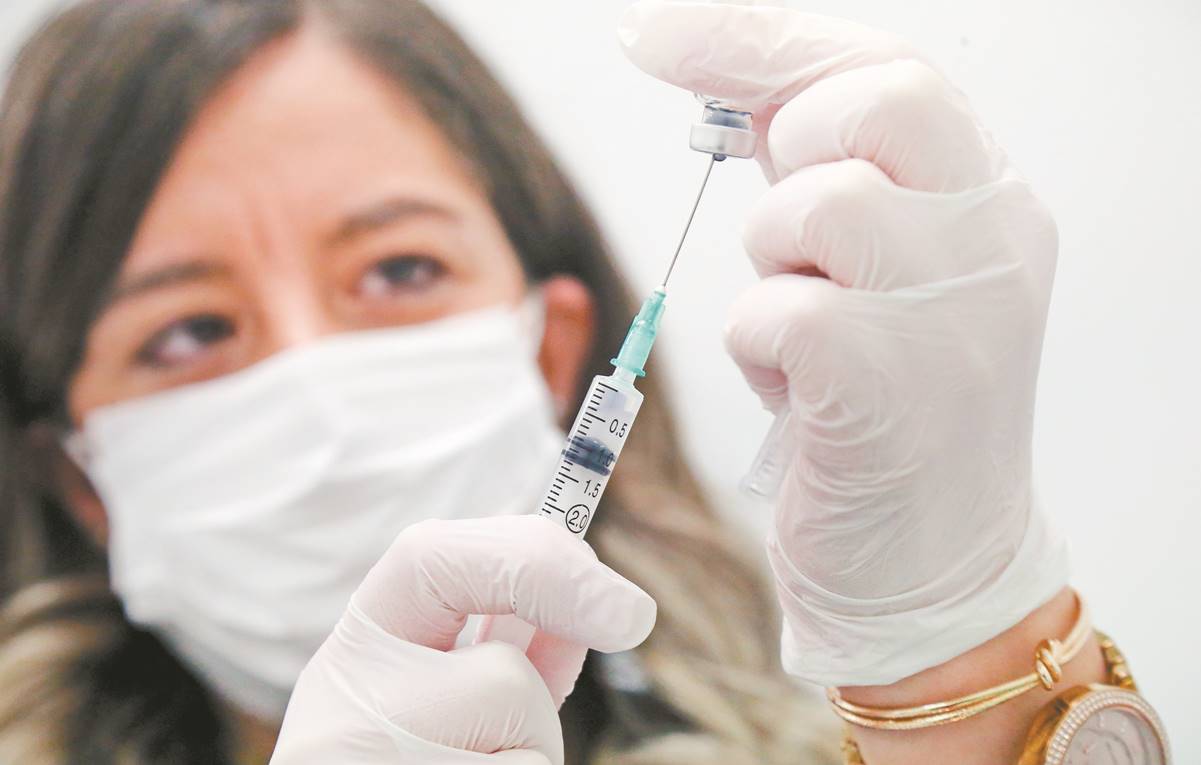 Garantiza Sedesa aplicación de vacunas antiCovid; dosis no se diluyen de forma excesiva, dice