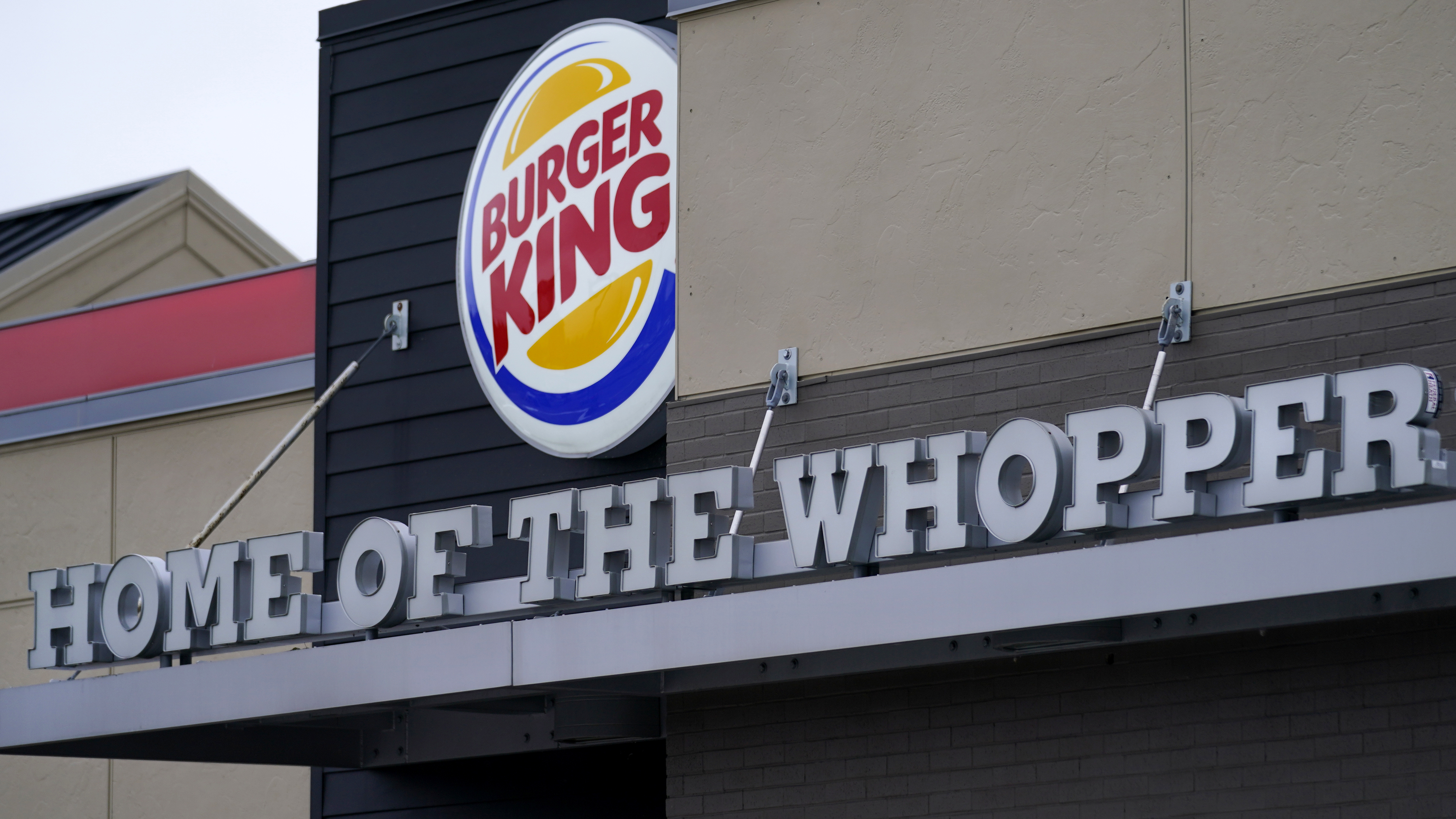 Burger King adquiere su principal franquiciadora en Estados Unidos por $1,000 MDD